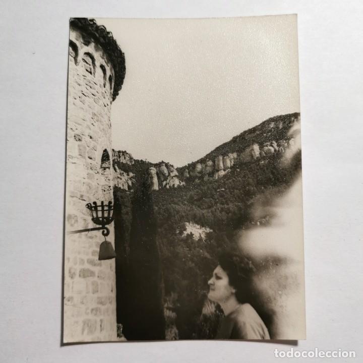 Alte Fotografie: ANTIGUA FOTOGRAFIA - IGLESIA PUEBLO CERCA DE MONTSERRAT - A&Ntilde;OS 50 - 10,5 X 7,5 CM / 322