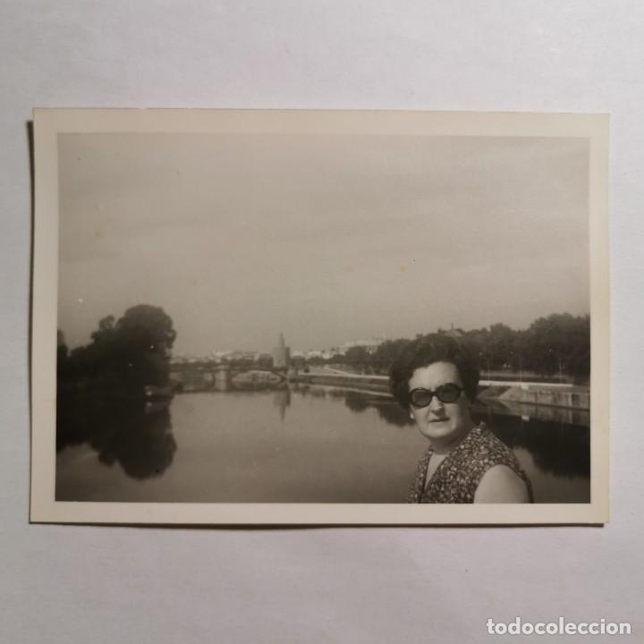 Fotografia antiga: ANTIGUA FOTOGRAFIA - PUENTE DE SAN TELMO EN SEVILLA - A&Ntilde;OS 50 - 10,4 X 7,4 CM / 413