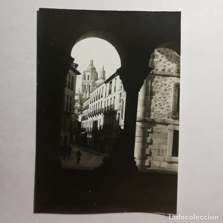 Alte Fotografie: ANTIGUA FOTOGRAFIA - VISTA DE LA CATEDRAL DE SEGOVIA - A&Ntilde;OS 50 - 10,4 X 7,4 CM / 72