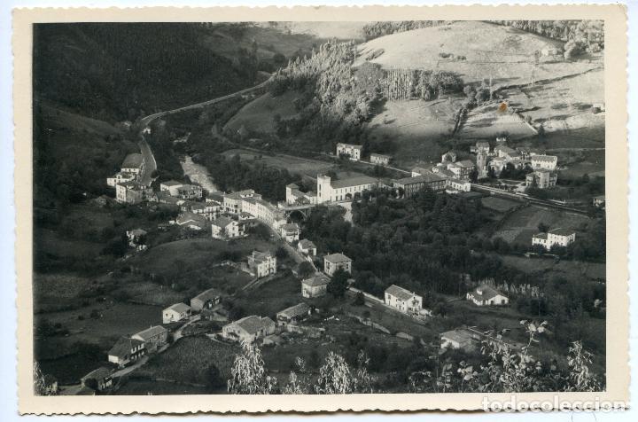 Alte Fotografie: Puente Viesgo, Cantabria, Vista general del balneario y el pueblo 17,5x11,5 cms.