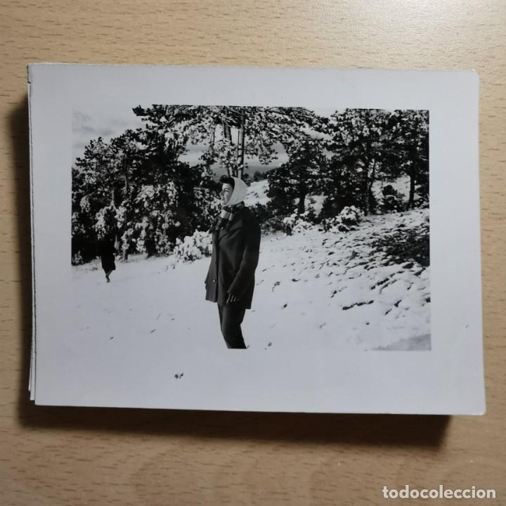 Fotograf&iacute;a antigua: ANTIGUA FOTOGRAFIA - MUJER EN LA NIEVE. VALL D'&Agrave;NEU. ESTERRI D'&Agrave;NEU - A&Ntilde;OS 70 - 11,7 X 9 CM / 173