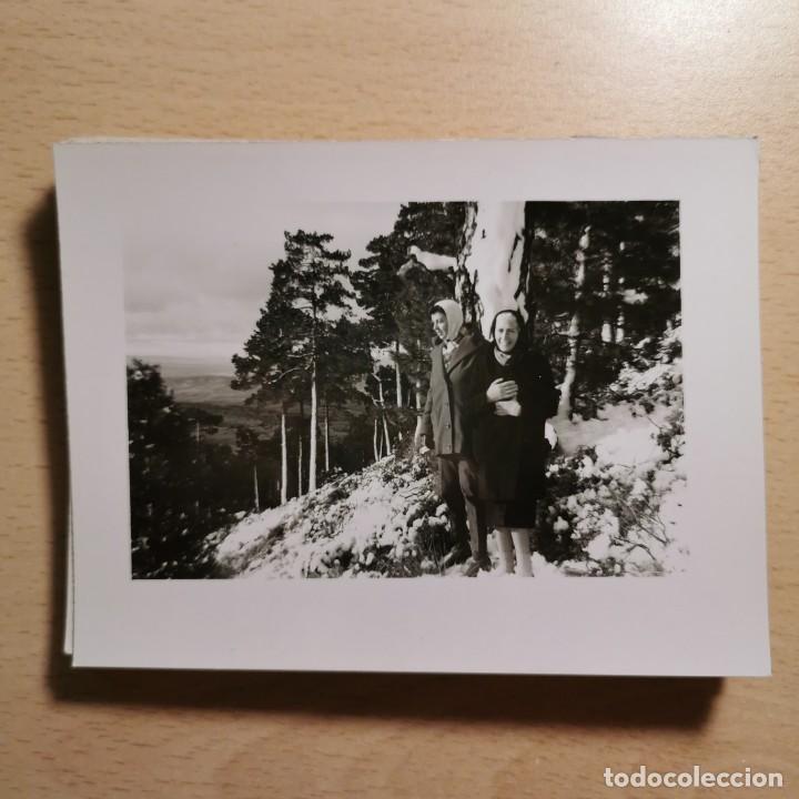 Fotografia antiga: ANTIGUA FOTOGRAFIA - MUJERES EN LA NIEVE. VALL D'&Agrave;NEU. ESTERRI D'&Agrave;NEU - A&Ntilde;OS 70 - 11,7 X 9 CM / 174
