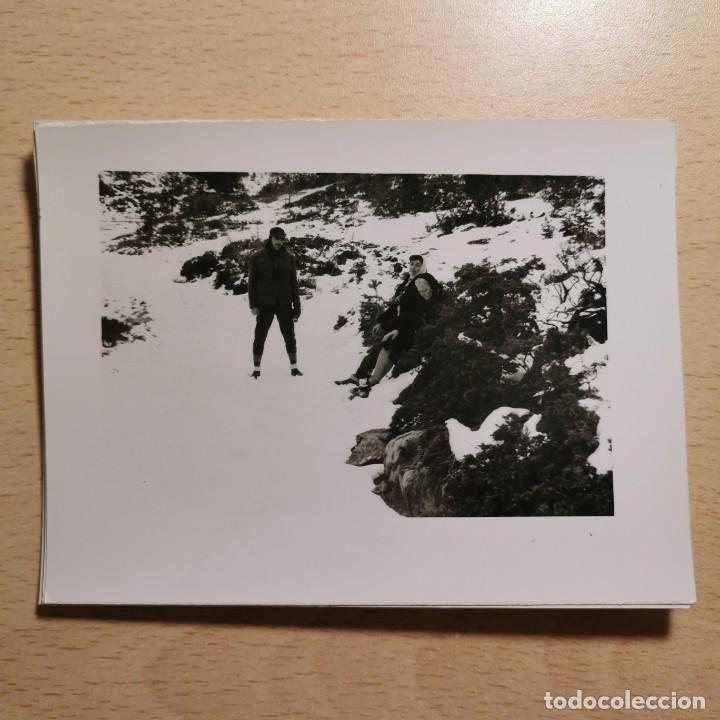 Antique Photography: ANTIGUA FOTOGRAFIA - GRUPO EN LA NIEVE. VALL D'&Agrave;NEU. ESTERRI D'&Agrave;NEU - A&Ntilde;OS 70 - 11,7 X 9 CM / 199
