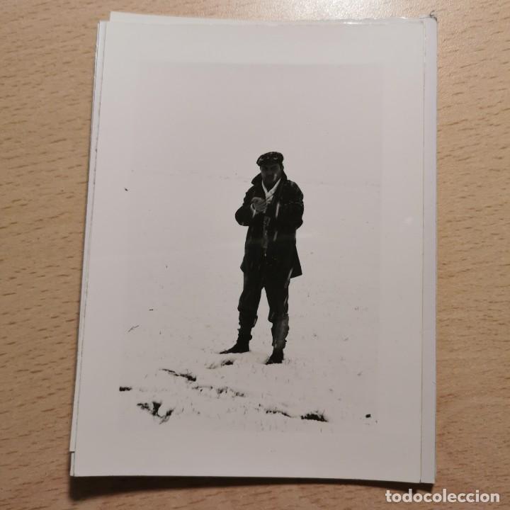 Fotografia antiga: ANTIGUA FOTOGRAFIA - HOMBRE EN LA NIEVE. VALL D'&Agrave;NEU. ESTERRI D'&Agrave;NEU - A&Ntilde;OS 70 - 11,7 X 9 CM / 201