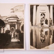 Fotografía antigua: PAREJA DE ANTIGUAS FOTOGRAFÍAS EN SAN LORENZO DEL ESCORIAL - TEMPLETE / ESTANQUE - AÑOS 40-50