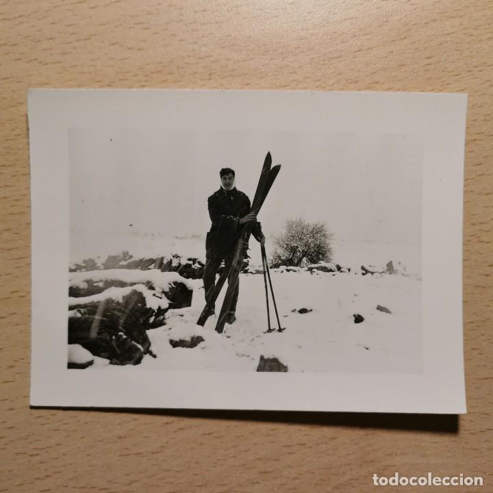 Fotografia antiga: ANTIGUA FOTOGRAFIA - MUJER ESQUIANDO EN LA MOLINA (CATALU&Ntilde;A) - A&Ntilde;OS 60 - 11,7 X 8,6 CM / 226