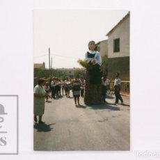 Fotografía antigua: FOTOGRAFÍA DE PROCESIÓN DE GEGANTS / GIGANTES - LA GEGANTA MARTA - AÑOS 90