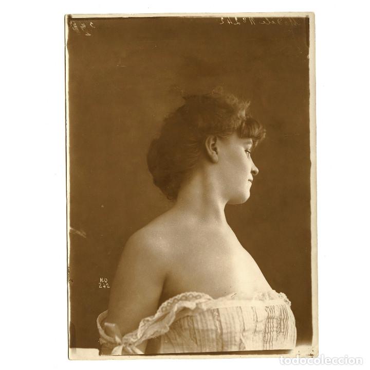 Fotograf&iacute;a antigua: RETRATO FEMENINO DE ESTUDIO, FOTO: Henri Oltramare. 242. Tama&ntilde;o: 13x17,5 cm.