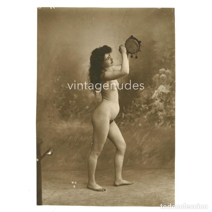 Fotograf&iacute;a antigua: desnudo femenino de estudio - 1915 aprox. Foto: Henri Oltramare. TAMA&Ntilde;O: 12x16,5 cm.