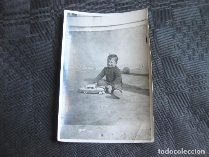 Antique Photography: FOTOGRAF&Iacute;A DE UN NI&Ntilde;O CON UN COCHE DE JUGUETE DE LATA - A&Ntilde;OS 50