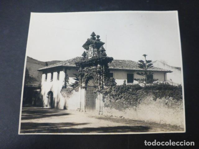 Fotografia antiga: ENTRE SANTANDER Y SANTILLANA CASONA FOTOGRAFIA AL CARBON POR ROBERT GILLON PRESIDENTE SENADO BELGICA