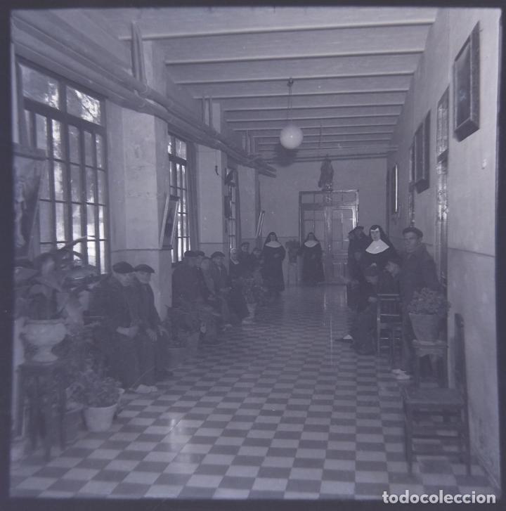 Alte Fotografie: ALCOY HERMANAS DE LA CARIDAD LOTE 2 NEGATIVOS CELULOIDE 6 X 6 CM.