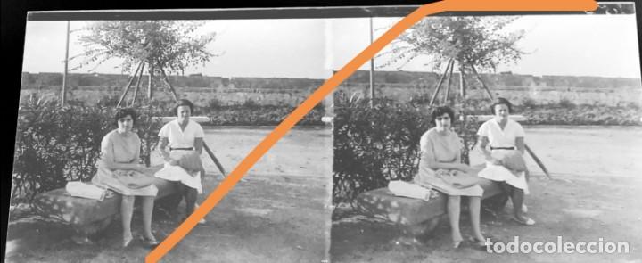 Fotografia antica: Antiguo negativo de fotograf&iacute;a estereosc&oacute;pica.Familia catalana.Cercan&iacute;as de Barcelona.a&ntilde;os 30/40.