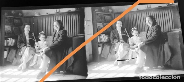 Alte Fotografie: Antiguo negativo de fotograf&iacute;a estereosc&oacute;pica.Familia catalana.Cercan&iacute;as de Barcelona.a&ntilde;os 30/40.
