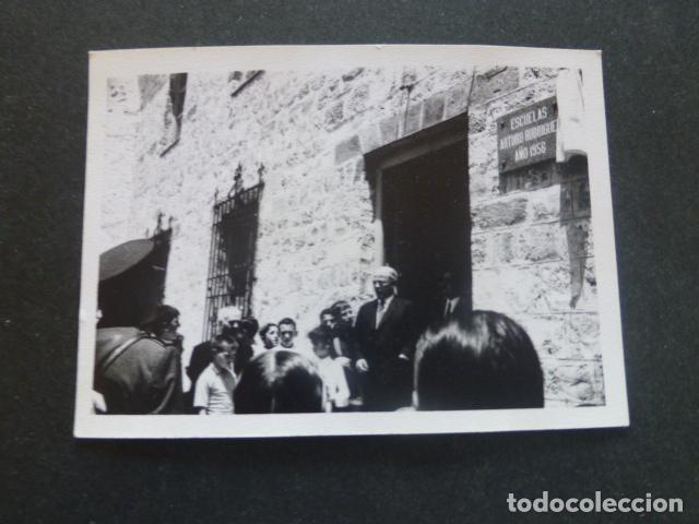 Fotograf&iacute;a antigua: SABIOTE JAEN INAUGURACION ESCUELAS FOTOGRAFIA ANTIGUA 7,5 X 10,5 CMTS