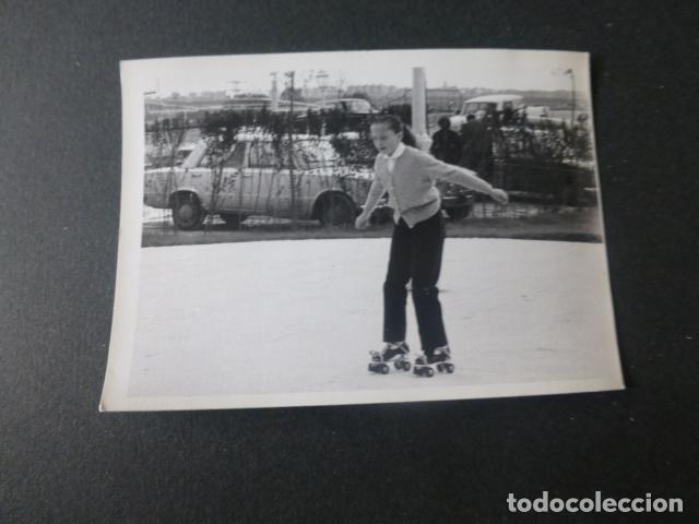 Photographie ancienne: NI&Ntilde;A PATINANDO ANTIGUA FOTOGRAFIA 7,5 X 10,5 CMTS