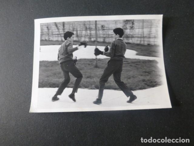 Fotograf&iacute;a antigua: NI&Ntilde;OS BOXEANDO ANTIGUA FOTOGRAFIA 7,5 X 10,5 CMTS