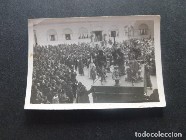 Alte Fotografie: LEON PROCESION DE SEMANA SANTA PLAZA DE SANTO DOMINGO A&Ntilde;OS 30 ANTIGUA FOTOGRAFIA 6 X 9 CMTS