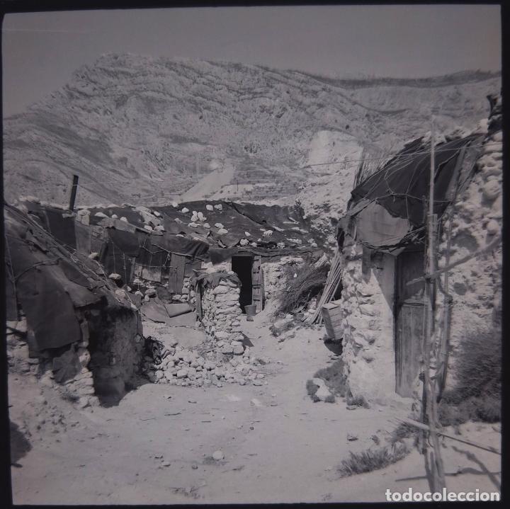 Alte Fotografie: ALCOY CHABOLAS EN LES LLOMETES NEGATIVO CELULOIDE 6 X 6 CM.