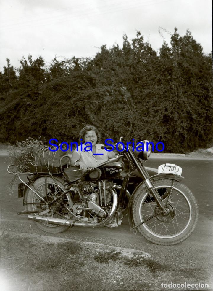 Fotograf&iacute;a antigua: MOTO SIDECAR, SE&Ntilde;ORA. ANTIGUA FOTOGRAFIA. NEGATIVO EN CELULOIDE
