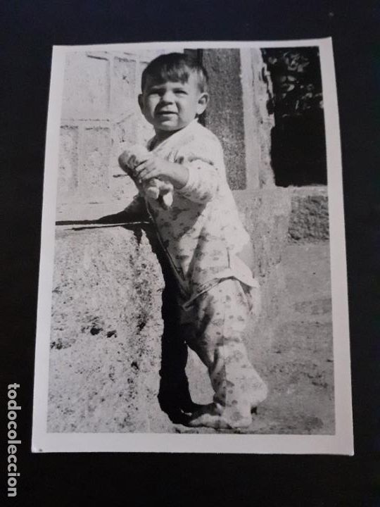 Fotografia antica: NI&Ntilde;O JUGANDO ANTIGUA FOTOGRAFIA 7,5 X 10,5 CMTS