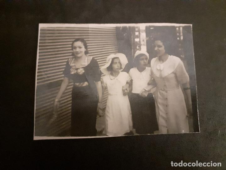 Antique Photography: LEON RETRATO DE AMIGAS EN CALLE ANTIGUA FOTOGRAFIA A&Ntilde;OS 30 4.5 X 7 CMTS POR AMBULANTE MINUTERO