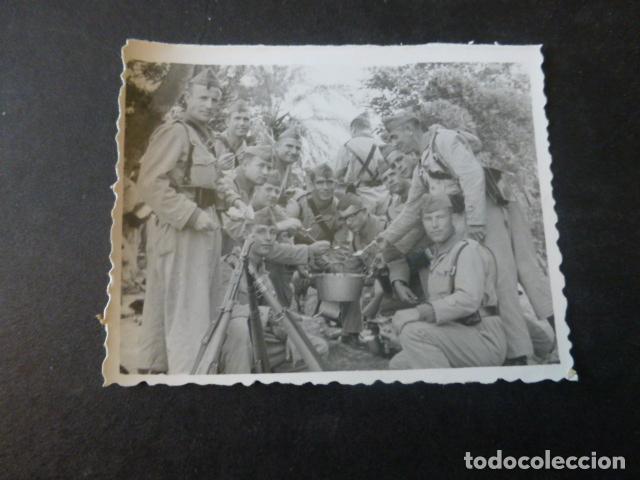 Fotograf&iacute;a antigua: UBEDA JAEN ACADEMIA GUARDIA CIVIL ALUMNOS COCINANDO ANTIGUA FOTOGRAFIA 6 X 8 CTMS