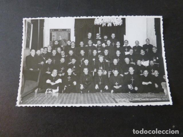 Fotografia antiga: ALMERIA GRUPO DE SACERDOTES CON EL OBISPO RUIZ MARTIN FOTOGRAFO 1958 9 X 14 CMTS