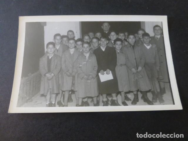Antique Photography: GIJON ASTURIAS GRUPO DE ESCOLARES CON SACERDOTE RUBIO FOTOGRAFO A&Ntilde;OS 50 9 X 14 CMTS
