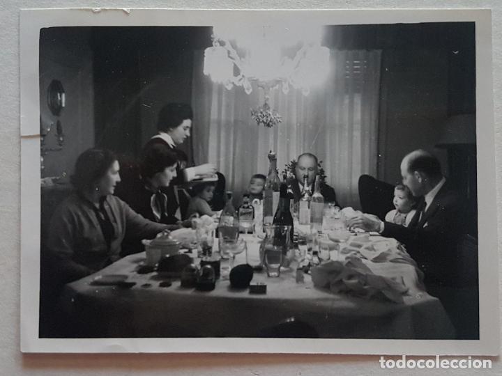 Photographie ancienne: RETRATO FAMILIAR CENANDO ANTIGUA FOTOGRAFIA