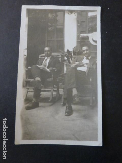 Photographie ancienne: HOMBRES DESCANSANDO FOTOGRAFIA A&Ntilde;OS 20