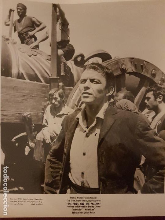 Photographie ancienne: ESCENA DE LA PELICULA ORGULLO Y PASION FOTOGRAFIA 1957 26 X 21 CMTS