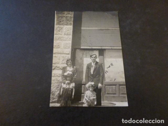 Antique Photography: LEON 1930 FAMILIA EN CALLE ANTIGUA FOTOGRAFIA 6 X 8 CMTS