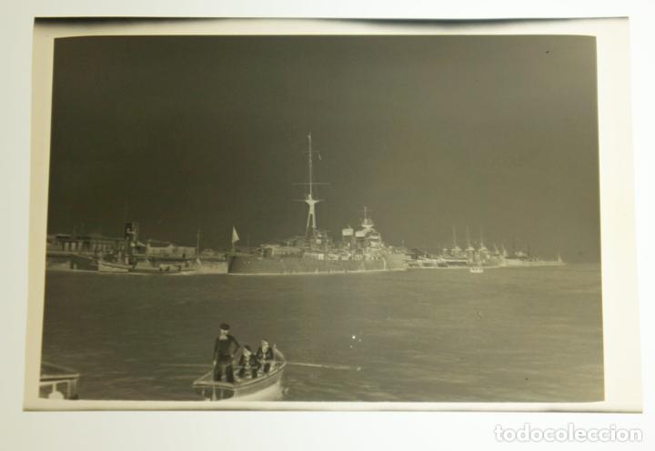 Fotografia antica: CURIOSO NEGATIVO DE UN BARCO Y MARINEROS TAMA&Ntilde;O 9.5 X 6