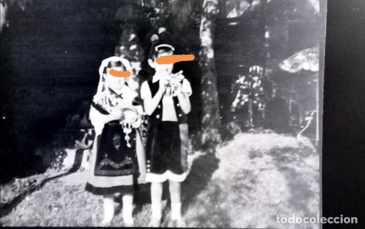 Alte Fotografie: Antiguo negativo. Clich&eacute; de fotograf&iacute;a. Ni&ntilde;os con vestimenta gallega.Galicia. Antigua.