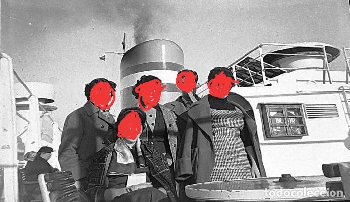Fotograf&iacute;a antigua: Antiguo negativo. Clich&eacute; de fotograf&iacute;a.en el barco.Cercan&iacute;as. Galicia. Sin identificar. Antigua.