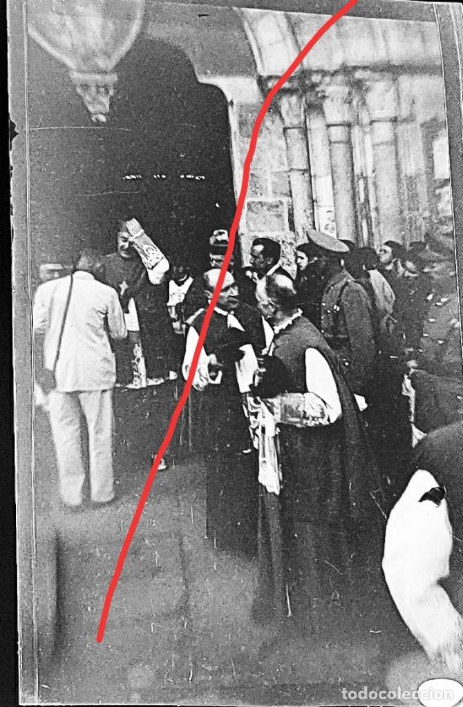 Antique Photography: Antiguo negativo. Clich&eacute; de fotograf&iacute;a. Sacerdotes y militares. Antigua.