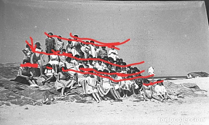 Alte Fotografie: Antiguo negativo. Clich&eacute; de fotograf&iacute;a. Grupo de Ni&ntilde;as. Zona Galicia sin identificar. Antigua.