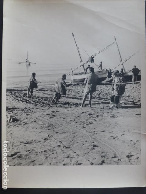 Alte Fotografie: COSTA DEL SOL MALAGA PESCADORES EN PLAYA ANTIGUA FOTOGRAFIA 18 X 21 CTMS