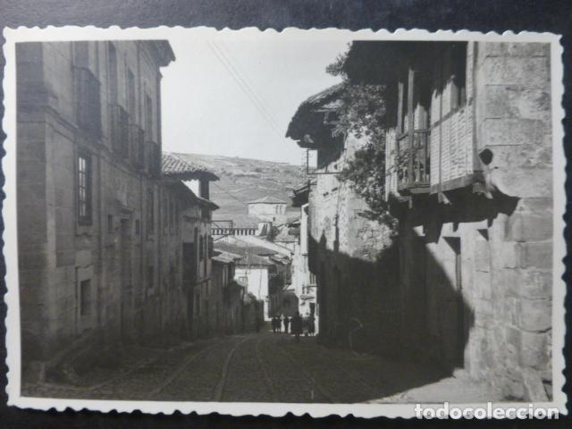 Fotograf&iacute;a antigua: SANTILLANA CANTABRIA ANTIGUA FOTOGRAFIA A&Ntilde;OS 50 7,5 X 10,5 CMTS
