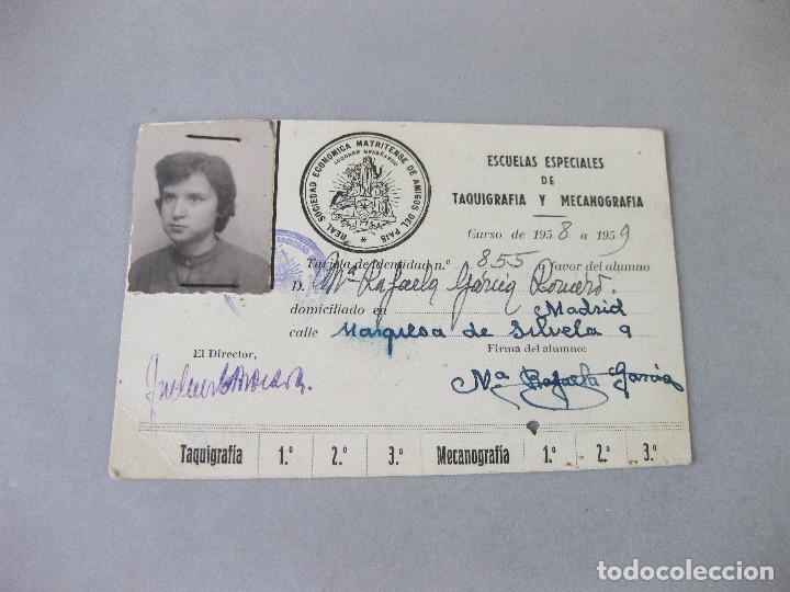Fotograf&iacute;a antigua: CARNET DE LAS ESCUELAS ESPECIALES DE TAQUIGRAF&Iacute;A Y MECANOGRAF&Iacute;A. SOCIEDAD MATRITENSE DE AMIGOS. 1958