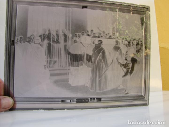 Fotograf&iacute;a antigua: 16.- Placa de emulsi&oacute;n en cristal. Oleo Entierro Lope de Vega L. Suarez Llanos , 24 cm x 18 cm