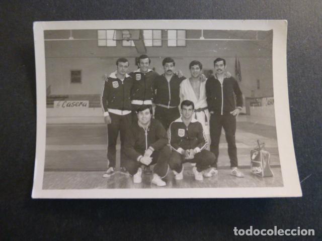 Fotografia antiga: GRUPO DE KARATE POLICIA ARMADA ANTIGUA FOTOGRAFIA 7,5 X 10,5 CMTS