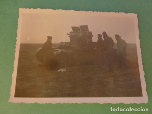Alte Fotografie: GUERRA CIVIL TANQUE RUSO Y SOLDADOS LEGION CONDOR ANTIGUA FOTOGRAFIA POR MIEMBRO LEGION CONDOR
