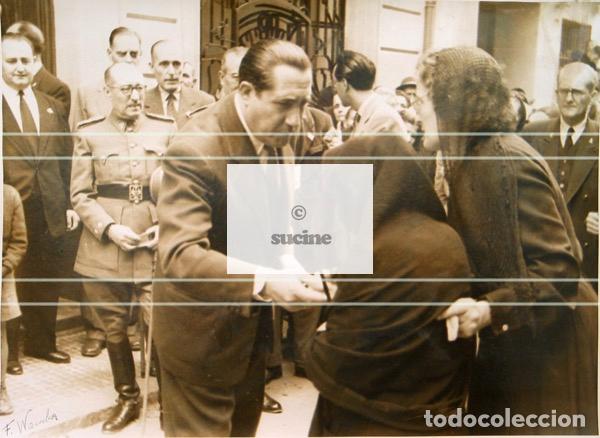 Fotograf&iacute;a antigua: GENTE DE BURRIANA INAUGURACION OFICINAS DE LA CAJA DE AHORROS Y MONTE DE PIEDAD DE CASTELL&Oacute;N