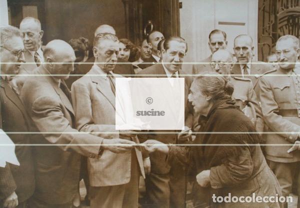 Fotograf&iacute;a antigua: GENTE DE BURRIANA INAUGURACION OFICINAS DE LA CAJA DE AHORROS Y MONTE DE PIEDAD DE CASTELL&Oacute;N