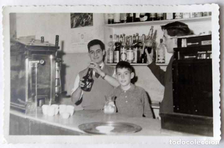 Fotografia antiga: ALCOY BAR BARRA FOTOGRAFO JOVI TAMA&Ntilde;O 9 X 14 CM. POSTAL