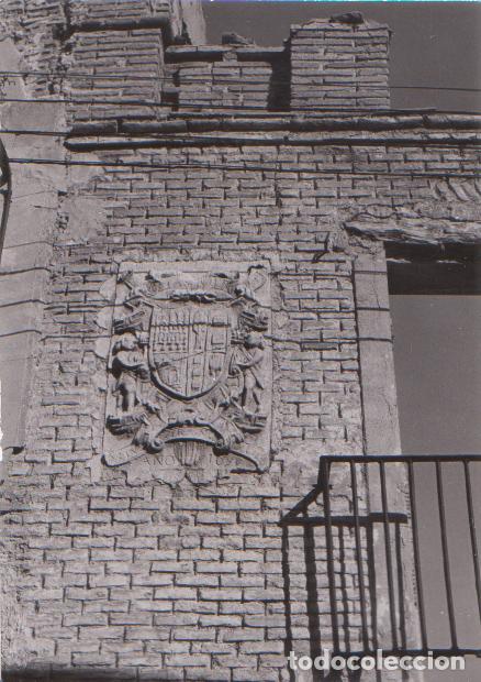 Fotografia antiga: PINA DE EBRO (Arag&oacute;n). Escudo her&aacute;ldico en un muro. Circa 1970.