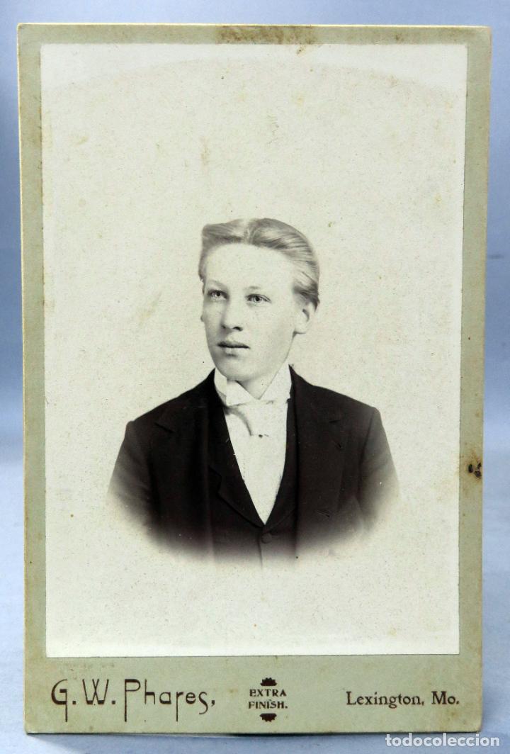 Fotograf&iacute;a antigua: Fotograf&iacute;a gelatinobromuro busto chico corbata GW Phares Lexington Mo PP S XX