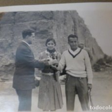 Fotografia antica: ARANJUEZ EL REGAJAL ENTREGA DE TROFEO TRAS PARTIDO DE FRONTON 1929 FOTOGRAFIA 8 X 6,5 CMTS. Lote 276281548